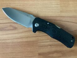 Navaja LionSTEEL en fibra de carbono TM1 CS con filo personalizado